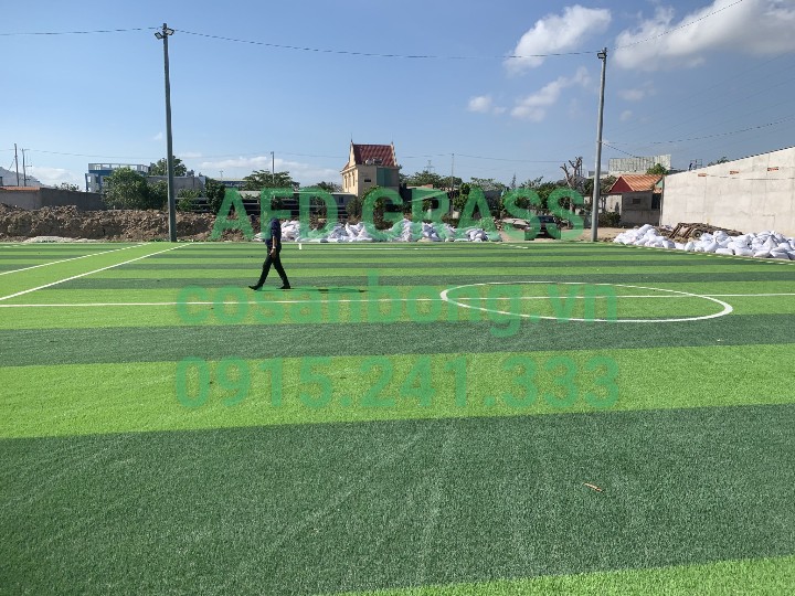 Hoàn thiện sân bóng cỏ nhân tạo tại Vũng Tàu