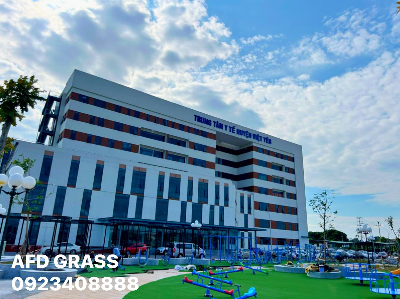 Thi công cỏ sân vườn tại Trung tâm Y tế huyện Việt Yên tỉnh Bắc Giang