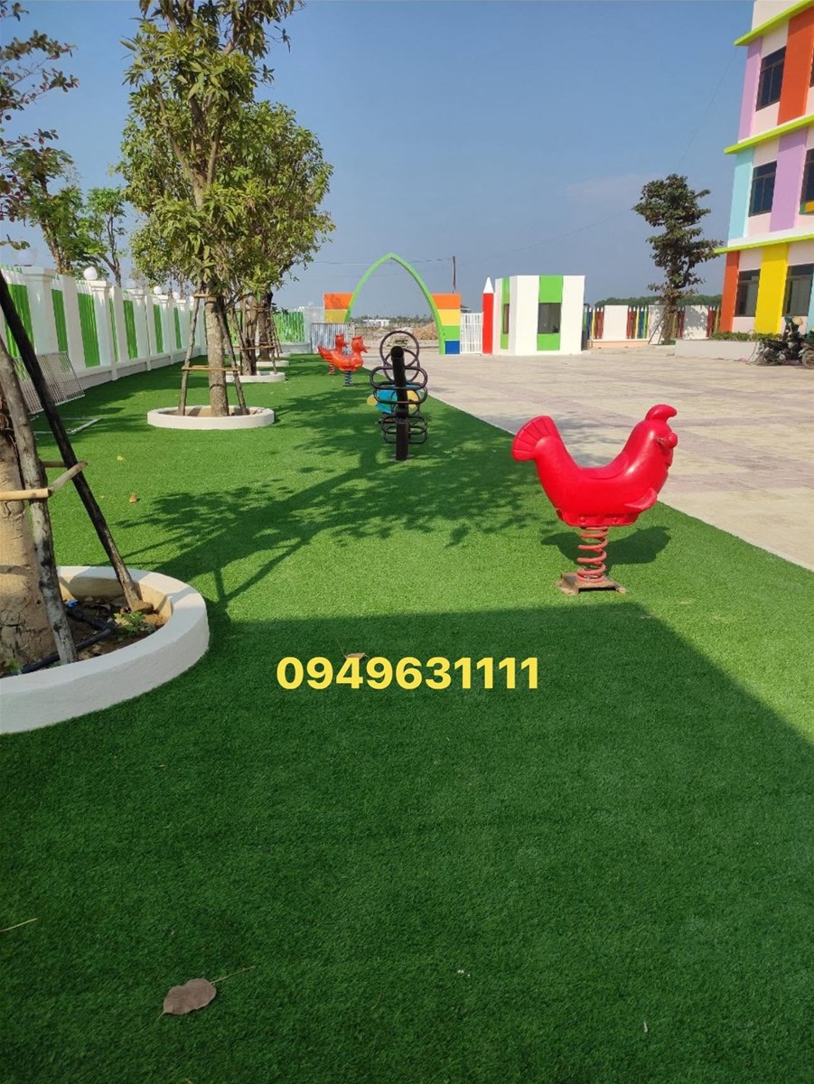 Cỏ nhân tạo nguyên sinh mức kinh phí hợp lý và màu sắc sáng